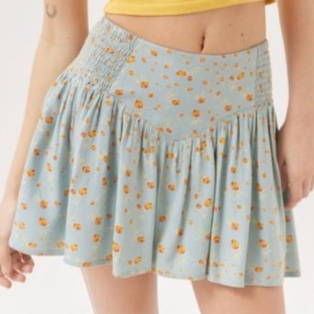 🟤NWT URBAN OUTFITTERS Auriella Drop-Waist Mini Skirt in Blue Floral